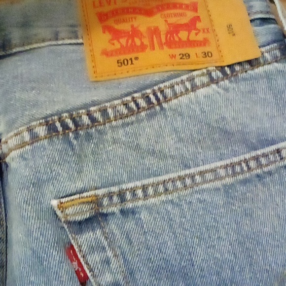 Levi's - Picture 3 of 5